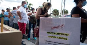Más de 3,8 millones de personas en Estados Unidos solicitaron la semana pasada las prestaciones del subsidio por desempleo, con lo que son ya casi 30 millones quienes lo han hecho en seis semanas