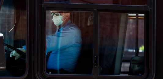 El jefe de la Autoridad Metropolitana de Transporte de Nueva York, Pat Foye, criticó este miércoles al Centro de Control y Prevención de Enfermedades de Estados Unidos y a la Organización Mundial de la Salud después de que 83 de sus empleados hayan muerto como resultado de la pandemia del coronavirus.