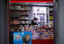 "Confundidos y desesperados", así se sienten decenas de pequeños negocios latinos tras enterarse de que el programa de ayudas del Gobierno para sus empresas se quedó sin fondos