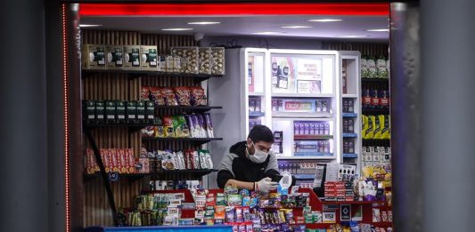 "Confundidos y desesperados", así se sienten decenas de pequeños negocios latinos tras enterarse de que el programa de ayudas del Gobierno para sus empresas se quedó sin fondos