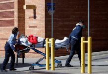 El número de personas contagiadas por el coronavirus superó ya los 200.000 en EE.UU., que ha registrado hasta el momento 4.476 fallecidos