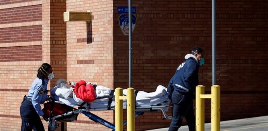 El número de personas contagiadas por el coronavirus superó ya los 200.000 en EE.UU., que ha registrado hasta el momento 4.476 fallecidos