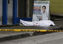 Dolor en Guayaquil se duplica por la imposibilidad de enterrar a los muertos