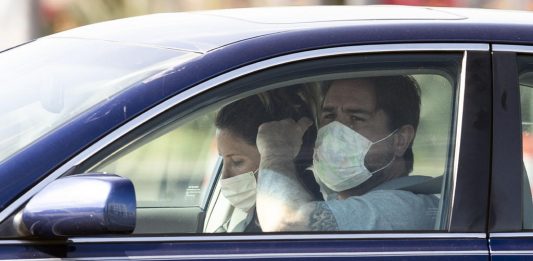 Autoridades de salud del condado de Los Ángeles urgieron este lunes a los residentes a quedarse en su casa