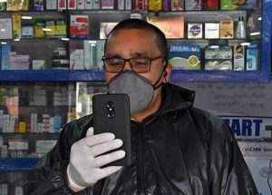 La empresa vietnamita de telefonía móvil Vsmart, perteneciente al grupo Vingroup, dispondrá de una tecnología de reconocimiento facial que identifica al usuario sin que se quite la mascarilla sanitaria