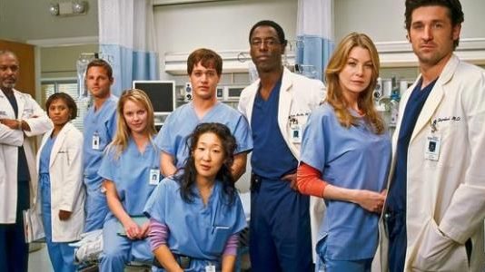 Los médicos de la TV agradecen a los de verdad por su labor ante el COVID-19 Varios de los actores y actrices que han encarnado a médicos en series de televisión, como "Grey’s Anatomy", "Scrubs" y "ER", protagonizaron un vídeo conjunto en el que agradecen la labor que los profesionales de la sanidad por la crisis del coronavirus.