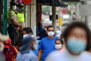Las investigaciones de posibles sobornos en las morgues de Guayaquil y el temor a un crecimiento desproporcionado de contagios marcan el Jueves Santo en Ecuador