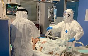 Un equipo internacional de cient&iacute;ficos ya trabaja en un ensayo cl&iacute;nico con c&eacute;lulas madre para bloquear la inflamaci&oacute;n pulmonar "potencialmente mortal" que acompa&ntilde;a a los casos graves de COVID-19