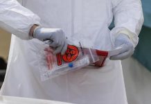 Medicamentos sin historial y tests rápidos, así lucha EEUU contra coronavirus Tratamientos con escasa literatura médica que los respalden, test rápidos e inversión acelerada en investigación para vacunas, así están intentando luchar contra el coronavirus las autoridades de Estados Unidos