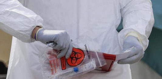 Tratamientos con escasa literatura médica que los respalden, test rápidos e inversión acelerada en investigación para vacunas, así están intentando luchar contra el coronavirus las autoridades de Estados Unidos