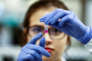 La vacuna contra el &eacute;bola ha permitido una "aceleraci&oacute;n sin precedentes" en el desarrollo de la vacuna contra el COVID-19 