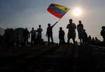 Periodismo con ataduras Expertos en derechos humanos de Naciones Unidas mostraron hoy su preocupación por el aumento de las amenazas y los ataques contra periodistas, sanitarios y otras personas en Venezuela