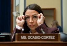Alexandria Ocasio-Cortez logra apoyo del principal sindicato de salud