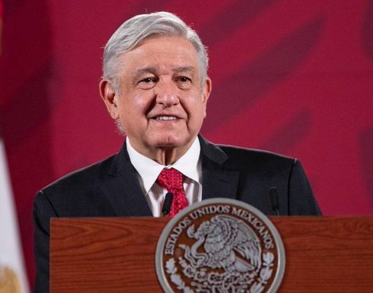 López Obrador dice que México "ha podido evitar un desbordamiento" sanitario