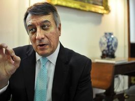 Médico español en Nueva York aboga por test de anticuerpos masivos para reabrir Carlos Cordón Cardó