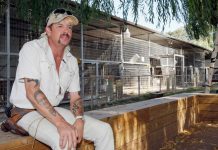 Una multitud de personas acude a la reapertura del zoo de "Tiger King"