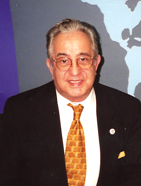 John F. Iturralde, periodista ecuatoriano radicado en Nueva York desde 1968, quien tambi&eacute;n colabor&oacute; con el semanario Impacto como parte de su larga trayectoria en los medios de comunicaci&oacute;n y fue pionero en la organizaci&oacute;n de la comunidad ecuatoriana en esta ciudad.