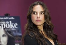 Kate del Castillo, nominada a tres premios de teatro por "The Way She Spoke" Kate del Castillo