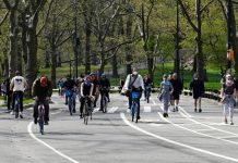 Las bicis, las patinetas y las motos se hacen con las calles de Nueva York