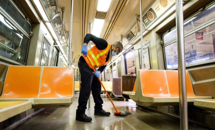 New York Coronavirus Subway System Homeless limpieza del metro