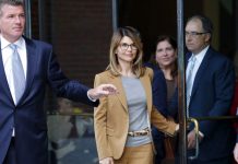 Lori Loughlin y su marido se declararán culpables de soborno a universidad Lori Loughlin