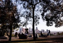 Los Ángeles se pone como meta el 4 de julio para la reapertura de negocios Los Angeles