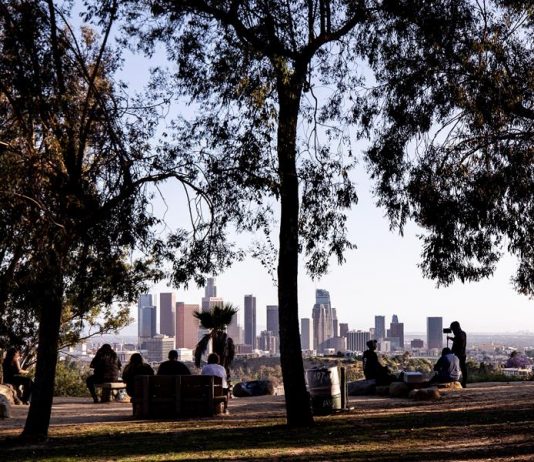 Los Ángeles se pone como meta el 4 de julio para la reapertura de negocios Los Angeles