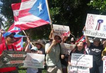 Líderes boricuas denuncian en Florida que Trump los "patea" estando caídos protesta de puertorriqueños