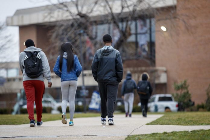 Female students fight sexual violence on university campuses estudiantes