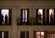Nueva York se entretiene con un concurso de canto desde sus balcones canto desde balcones