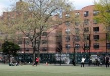 El buen tiempo saca a los neoyorquinos de casa y el alcalde teme un rebrote neoyorquinos