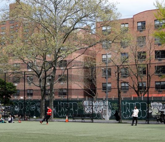 El buen tiempo saca a los neoyorquinos de casa y el alcalde teme un rebrote neoyorquinos