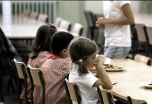 Sin escuela y sin comida, riesgo para niños latinoamericanos por COVID-19 niños latinoamericanos