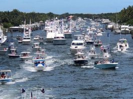 Seguidores de Trump se manifiestan en barco para mostrarle su apoyo caravana de lanchas
