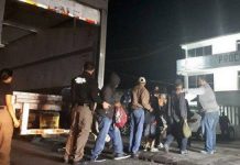 indocumentados escondidos en un tráiler