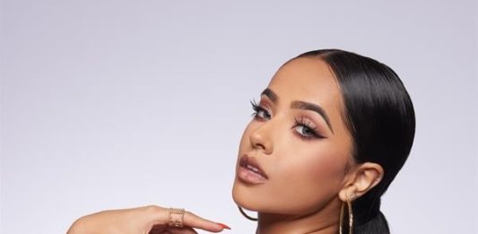 Becky G insistió en que, fuera de los escenarios, lejos de los focos, y más allá de los millones de seguidores en las redes, en el mundo del espectáculo "no todo es perfecto".