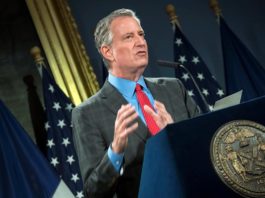 Nueva York dará ayuda para funerales de inmigrantes fallecidos por COVID-19 Bill de Blasio