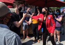Demócratas liderados por Ocasio-Cortez se afirman en primarias de Nueva York Alexandria Ocasio-Cortez
