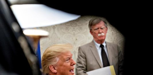 Donald Trump y John Bolton