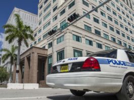 Arrestan a atacantes de afroamericano que escuchaba discurso de Luther King policías de Miami