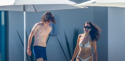 La actriz mexicana Eiza González y el actor francoestadounidense Timothée Chalamet.