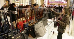 El gasto de los consumidores aumenta