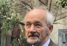 El padre de Julian Assange, el octogenario John Shipton