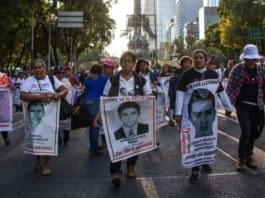 Fiscalía mexicana ordena detener a 46 funcionarios por el caso Ayotzinapa Fiscalía mexicana ordena detener a 46 funcionarios por el caso Ayotzinapa