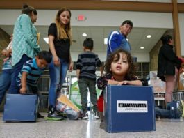 Gobierno eximió a menores de la suspensión de visas ordenada por Trump inmigrantes