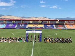 Jugadoras del Courage-Thorns de la NWSL se arrodillan