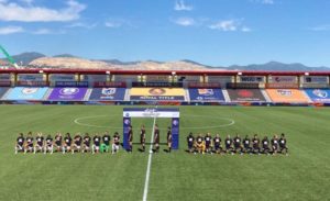 Jugadoras del Courage-Thorns de la NWSL se arrodillan