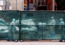 Nueva York enterró a casi 900 personas en una fosa común durante la pandemia personas muertas por covid-19