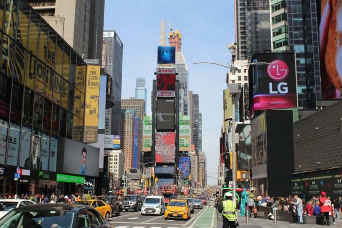 Reapertura NY FOTO 2 Imagen de Times Square una de las zonas más concurridas de la ciudad de Nueva York.