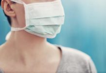 Trabajadores esenciales expuestos a los que se niegan a usar mascarillas.